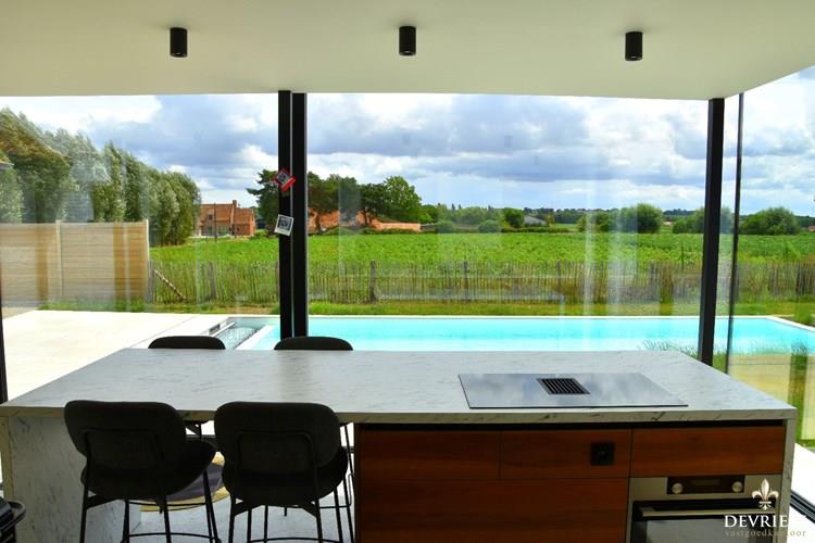 Uitzonderlijke eigendom met uitstraling, landelijk zicht en zwembad te koop aan de rand van Kortrijk 