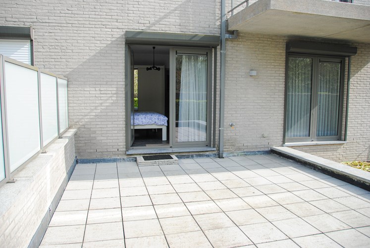 Instapklaar GVL APP met 2 slaapkamers, 3 terrassen en dubbele garagebox ( 50.000 € ). 