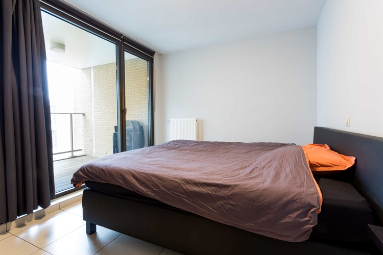 Lichtrijk ruim 2-slpk appartement in Rumbeke 