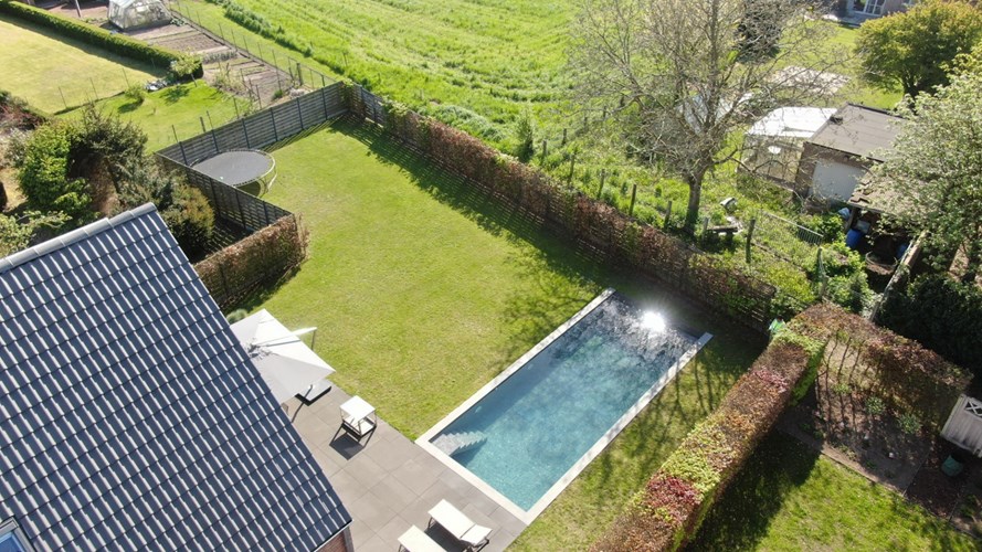 Instapklare energiezuinige villa met zwembad op een perceel van  856 m&#178; te Oelegem 