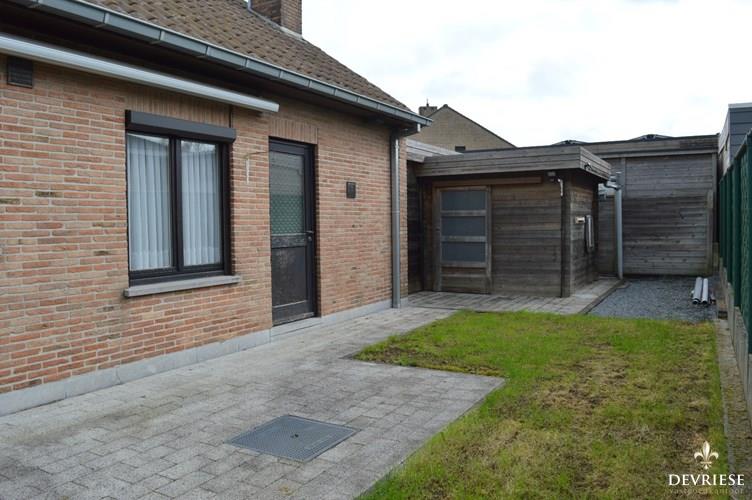 Ruime woning met tuin, garage en 2 slaapkamers in Lendelede 