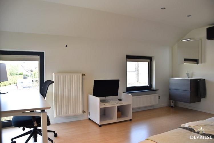 Open bebouwing met 4 slaapkamers, &#233;n praktijkruimte te koop in Zwevegem 