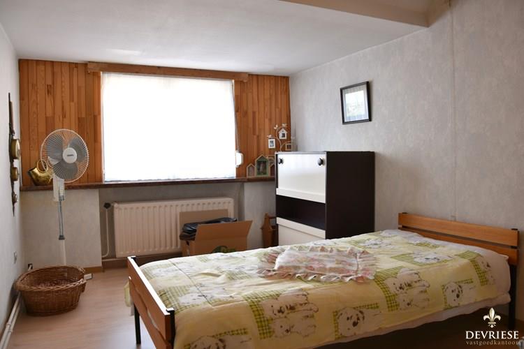 Verzorgde gezinswoning met 4 slaapkamers en rustige ligging in Gullegem 