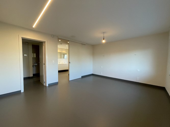 Ruim bemeubeld appartement op eerste verdieping met 2 slaapkamers in Roeselare 