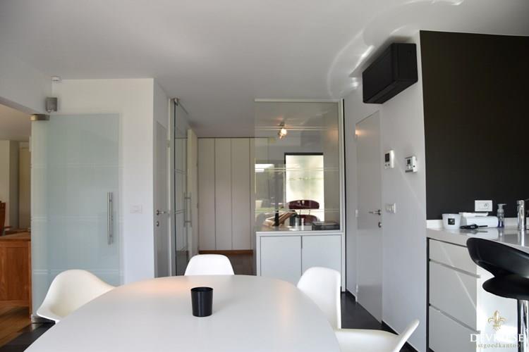 Open bebouwing met 4 slaapkamers, &#233;n praktijkruimte te koop in Zwevegem 