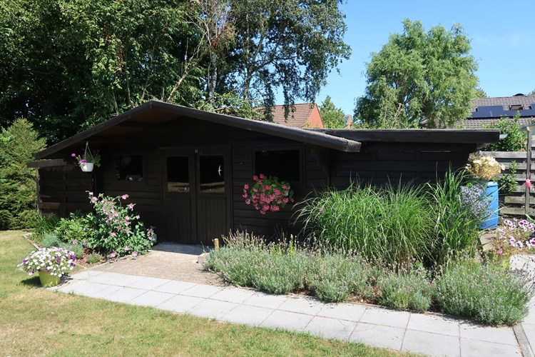 Schitterend landhuis met prachtige tuin en garage 