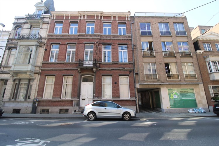Uniek herenhuis in centrum Roeselare met 8 slaapkamers 