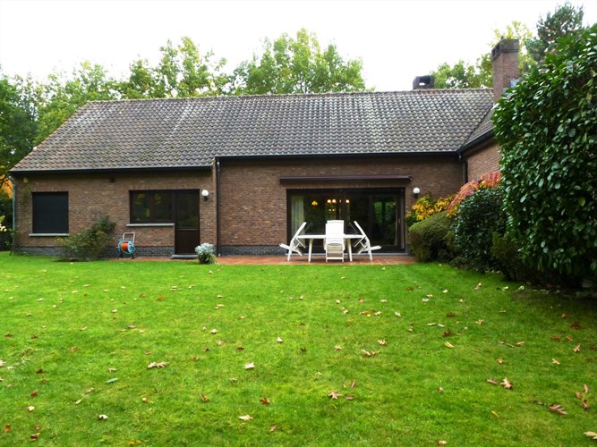 Rustieke villa in woonwijk Kattekesberg 