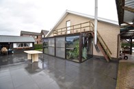 alleenstaande bungalow met garage, carport en tuin 