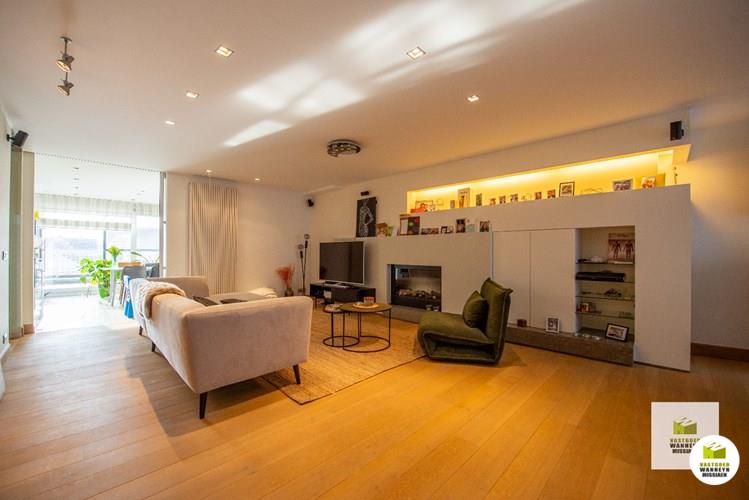 Zeer ruim 3-slaapkamer appartement met groot terras centrum Aalter 