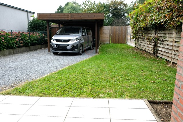 Tuin + carport + garage