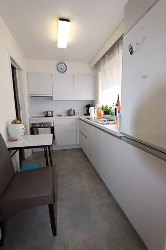Zonnig appartement met 2 slaapkamers en autostandplaats te Roeselare centrum 