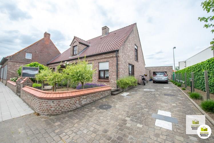 Ruime woning in centrum Ruiselede met 5 slaapkamers, tuin en garage 