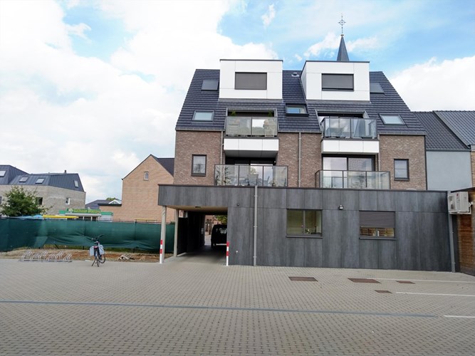 Nieuwbouw duplex-appartement op VERD. 2 met autostaanplaats en berging 