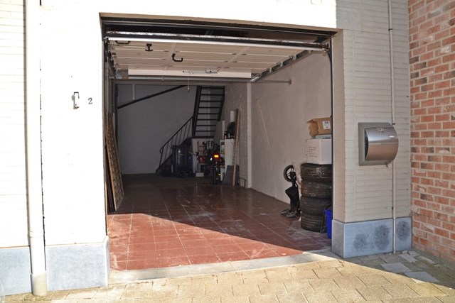 garage met elektrische poort