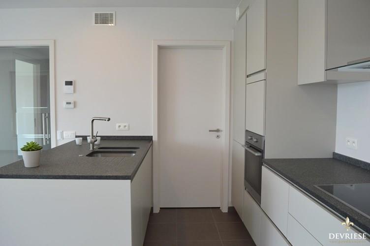 Prachtig 2 slaapkamer appartement te huur Harelbeke met sublieme ligging en zicht aan de leie 