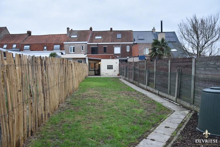Vernieuwde rijwoning met tuin in Bellegem 