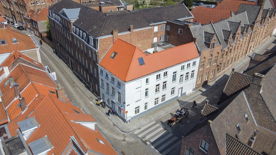 Volledig vernieuwde opbrengsteigendom op TOPLOCATIE in Brugge 