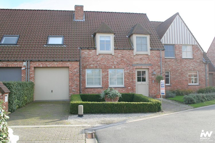 Villa spacieuse situ&#233;e au village calme de Vlissegem (De Haan) 