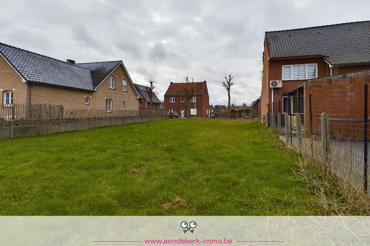 Perceel bouwgrond voor een halfvrijstaande woning in Neeroeteren 