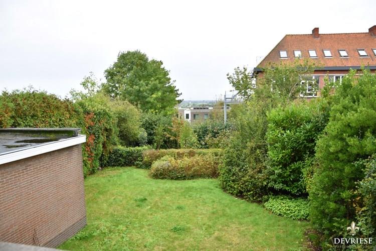 Statige eigendom met 4 slaapkamers, garage en tuin te koop in Bellegem 