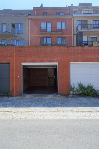 Instapklaar appartement met garagebox in hartje Brasschaat 