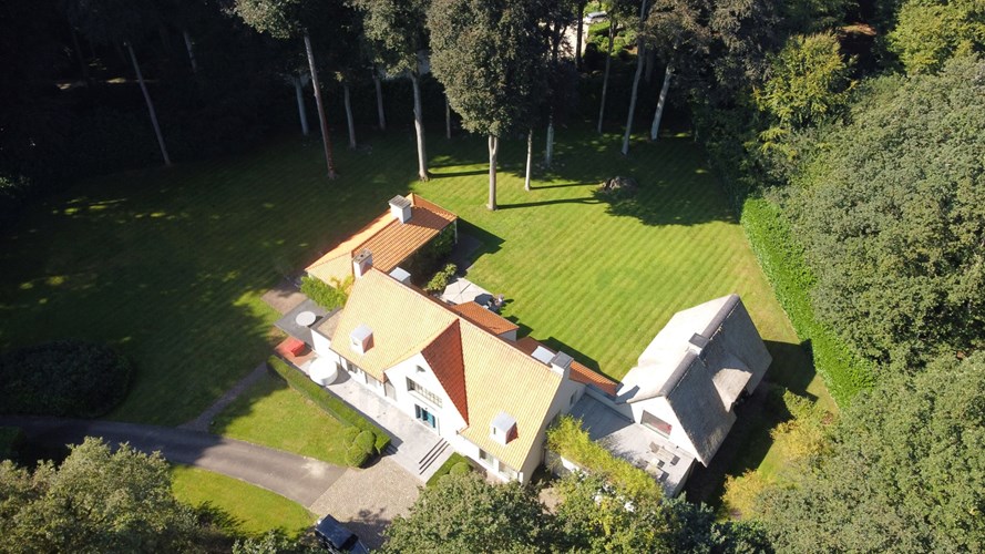 Instapklare luxueuze villa  op een perceel van 9.978 m&#178; te Schilde - Bergen. 