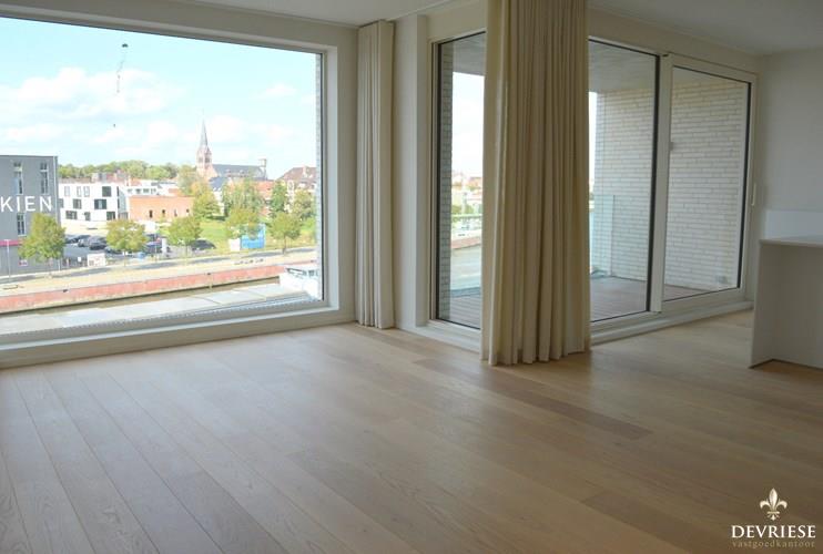Nieuw luxe appartement met zicht op de Leie in centrum Kortrijk 