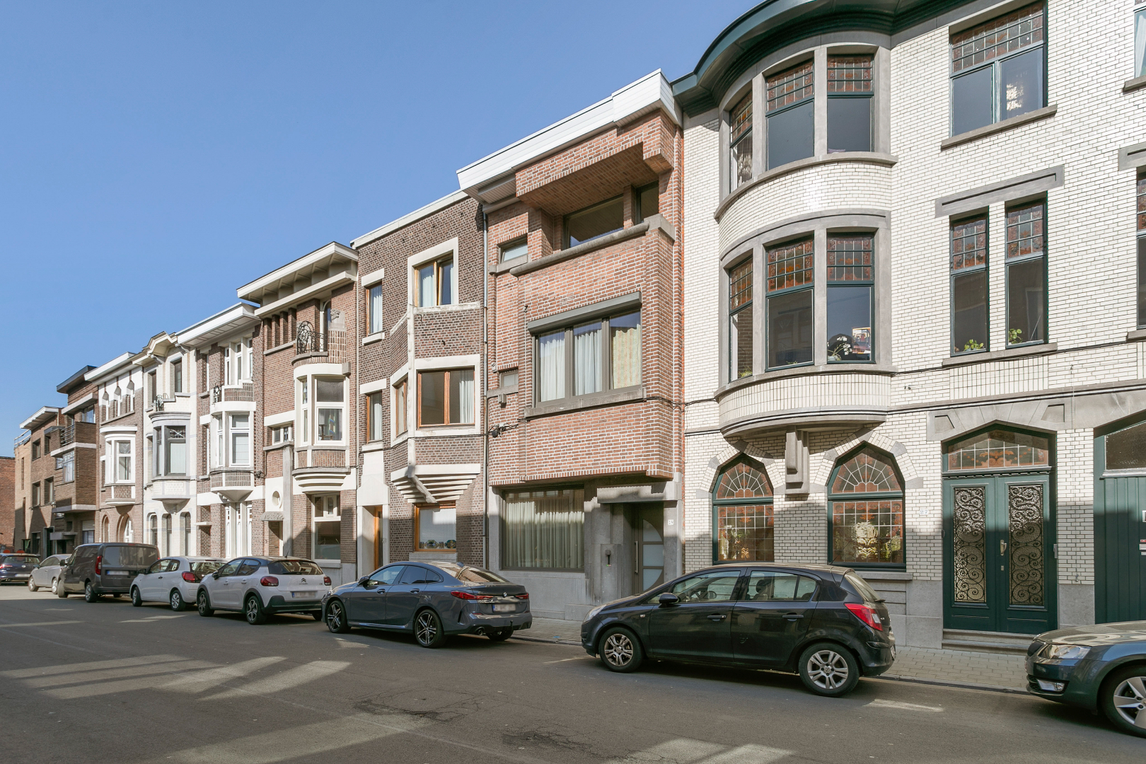 Monumentale woning in 'nieuwe zakelijkheidstijl' in de mooiste straat van Sint-Niklaas