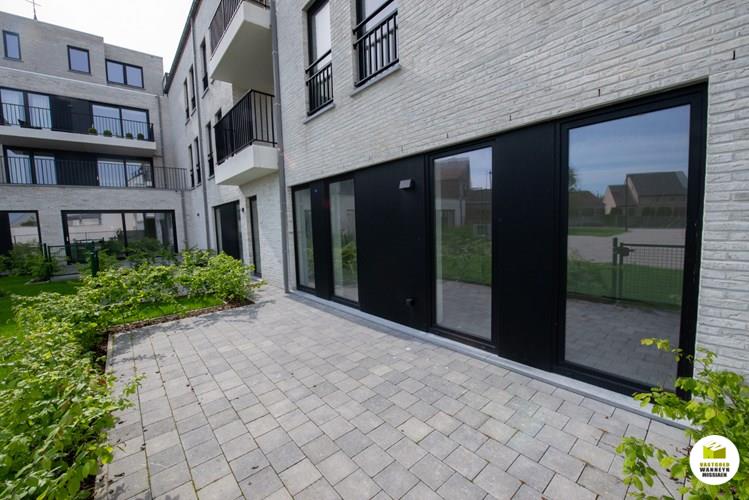Nieuw gelijkvloers appartement met 2 slpk en terrassen in het centrum van Zwevezele 