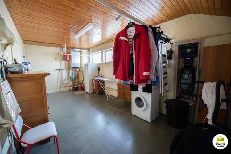 Gelijkvloerse verzorgde alleenstaande woning met 4 slaapkamers en een dubbele garage op 1.400 m2 