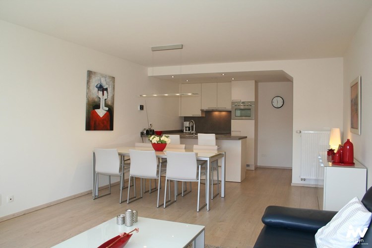 Appartement meubl&#233; avec classe &#224; 300m de la plage de Bredene et avec garage. 