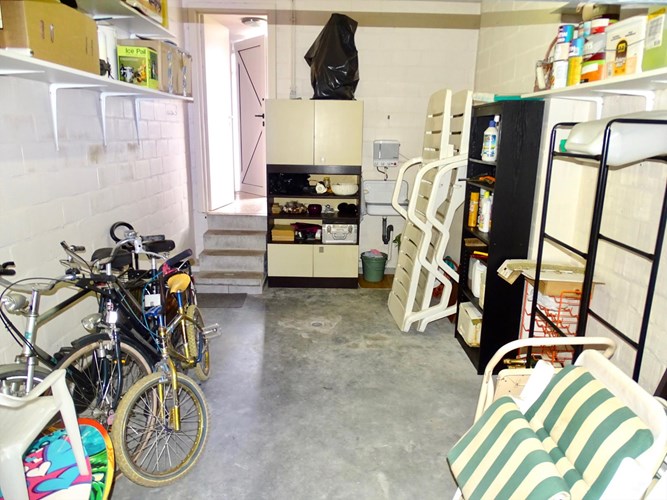 Zonnige appartement met garage 