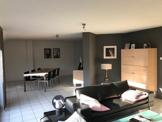 Ruim appartement met 3 slpks en zonne-terras. 