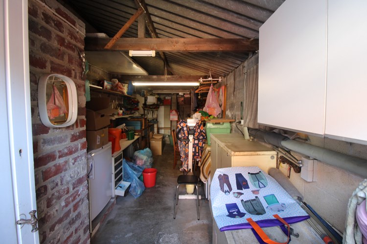 Rijwoning met 2 slaapkamers, tuin en garage te Roeselare 