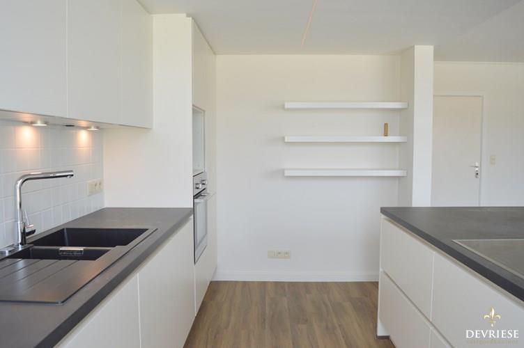 Vernieuwd appartement te Kortrijk met vlotte bereikbaarheid 