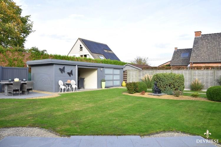 Alleenstaande woning te koop in Desselgem/Waregem met 3 slaapkamers, garage, carport en prachtig tuinzicht 