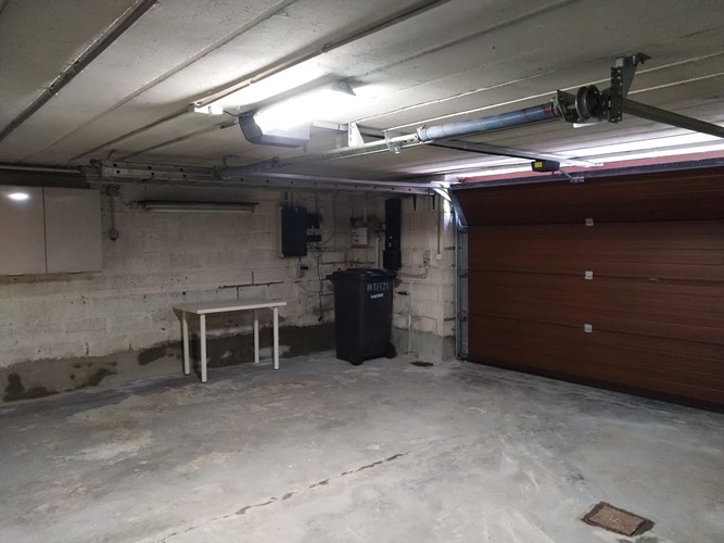 Instapklrare 4-gevelwoning met ruime garage en tuin 