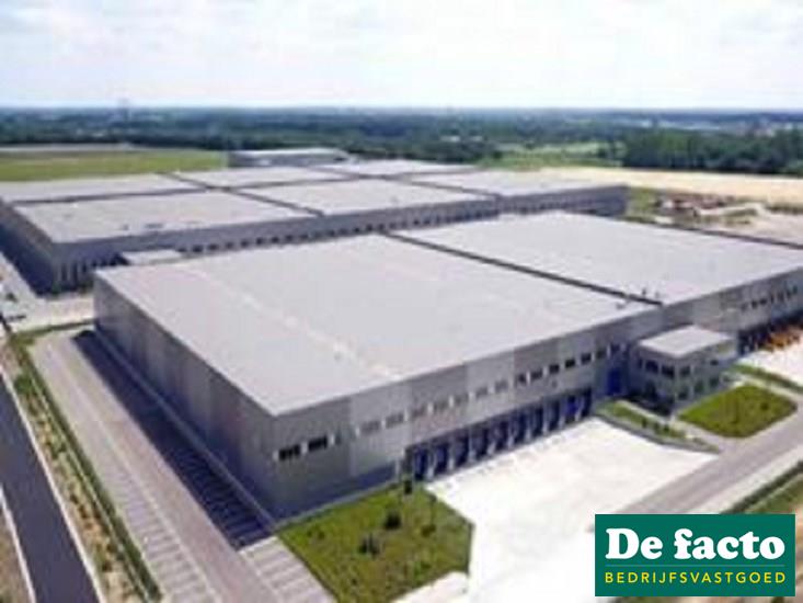 Nieuwbouw magazijnen op maat, gelegen in industriezone ten noorden van Gent. Vlot bereikbaar via de R4 