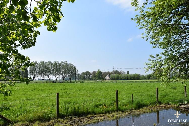 Landelijk gelegen eigendom op 2032 m&#178; te koop in Rumbeke/Roeselare 