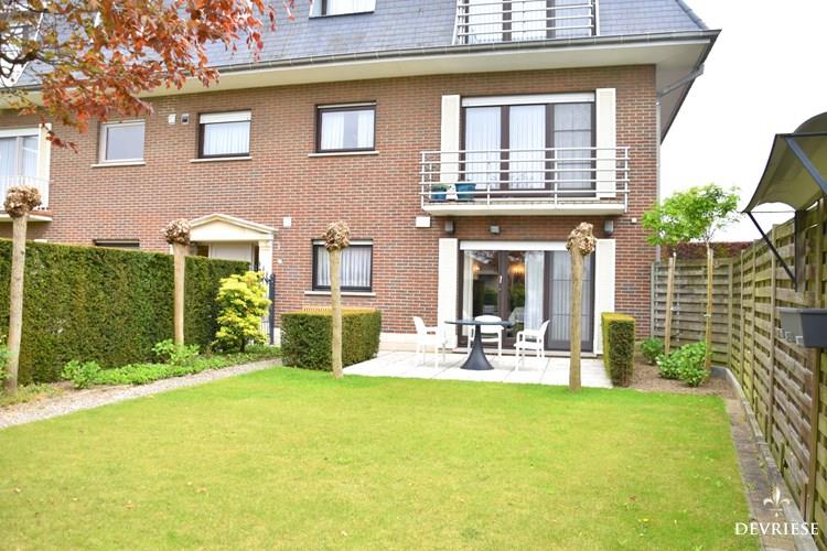 Gelijkvloers appartement te koop in Heule met 3 slaapkamers, private tuin, garage, autostaanplaats &#233;n ruime berging 