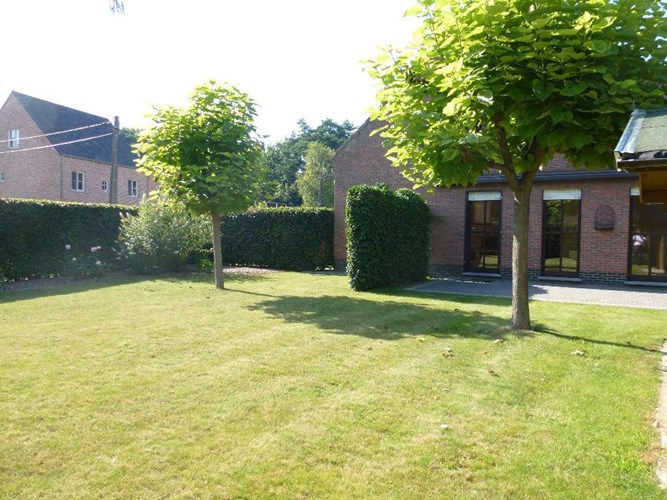 Landhuis met zuid-tuin en polyvalente zolder 