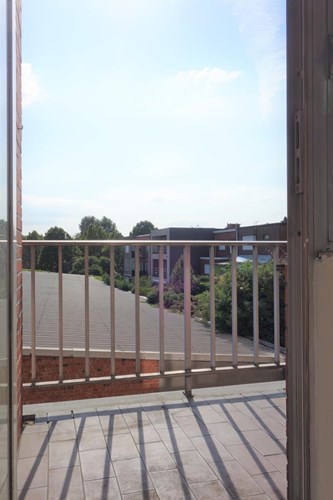 Gerenoveerd 2 slpk-appartement met kelder en balkon 