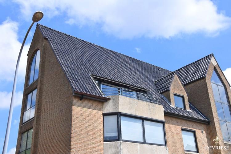 Prachtig, lichtrijk en ruim 3 slpk dak appartement te koop in Rollegem 