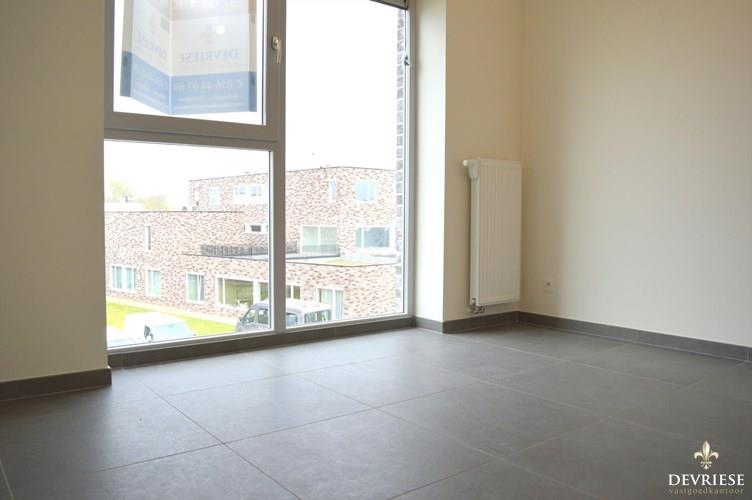 Nieuwbouw 2 slaapkamer appartement met 2 badkamers met top ligging te Harelbeke 