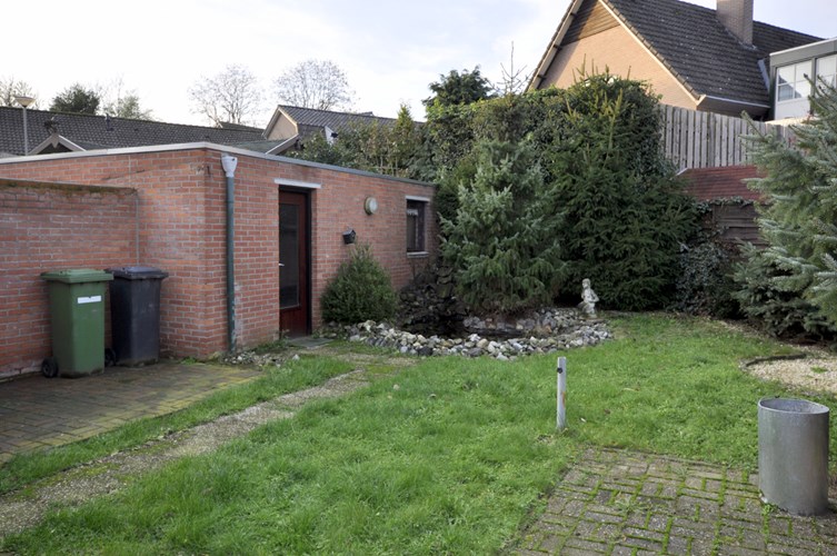 Vrijstaand woonhuis met garage 