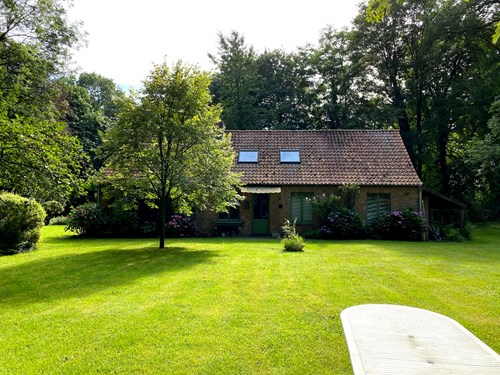 Uiterst rustig gelegen villa op een perceel van 4.962 m² in een doodlopende straat te Schilde. 