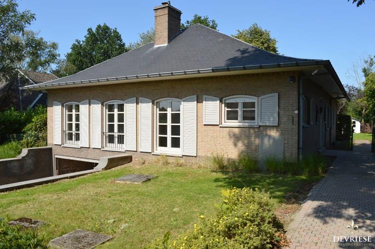 Villa met residenti&#235;le ligging te Kortrijk 