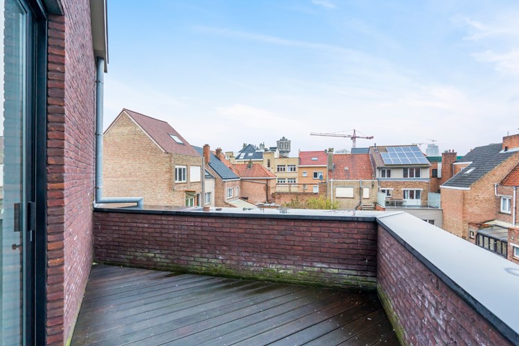 Ruim duplexappartement met open pleinzicht! 