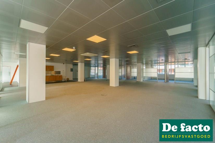 Ruime &amp; lichtrijke kantoorruimtes te huur te Merelbeke/ Gent 